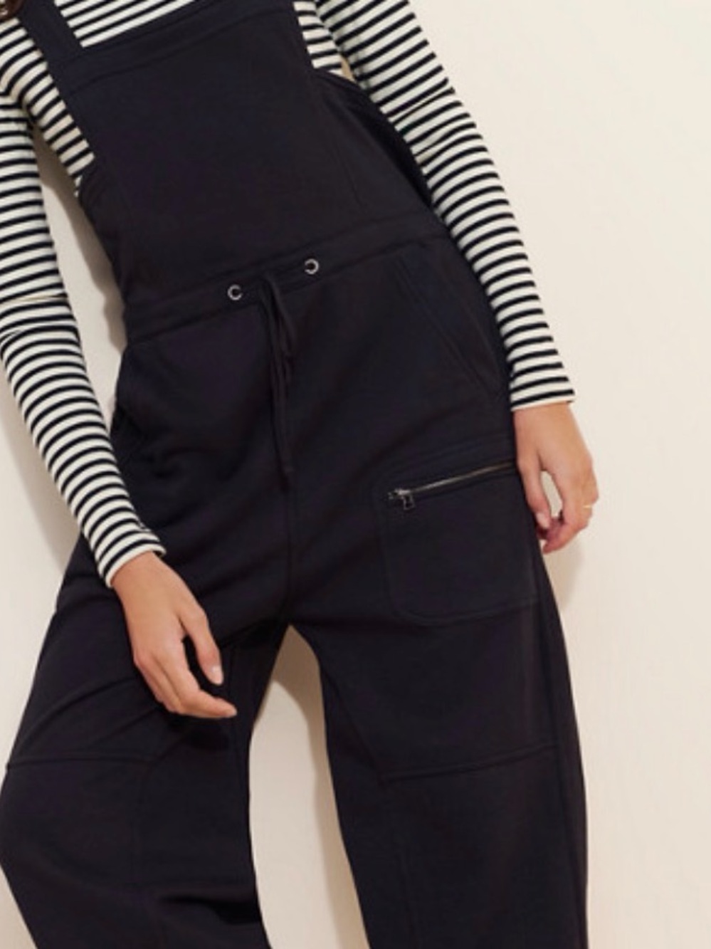 Relaxed Drawstring
Overalls
Dailey Practice
Color Black - Picture 4 of 7